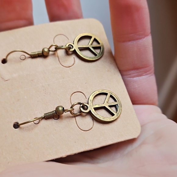 Peace Symbol Gold Tone Earrings NWT - Picture 2 of 2